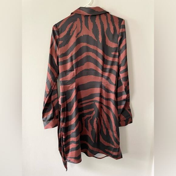 NWOT House of Harlow 1960 Tiger Stripe Satin Faux Wrap Dress Size M - Picture 6 of 6